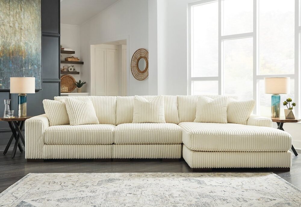 211 - 3PC Sectional RAF Chaise