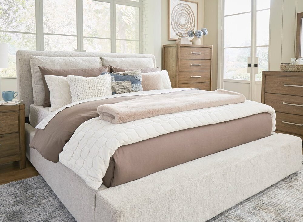 B974 Platform Bed - Queen, King